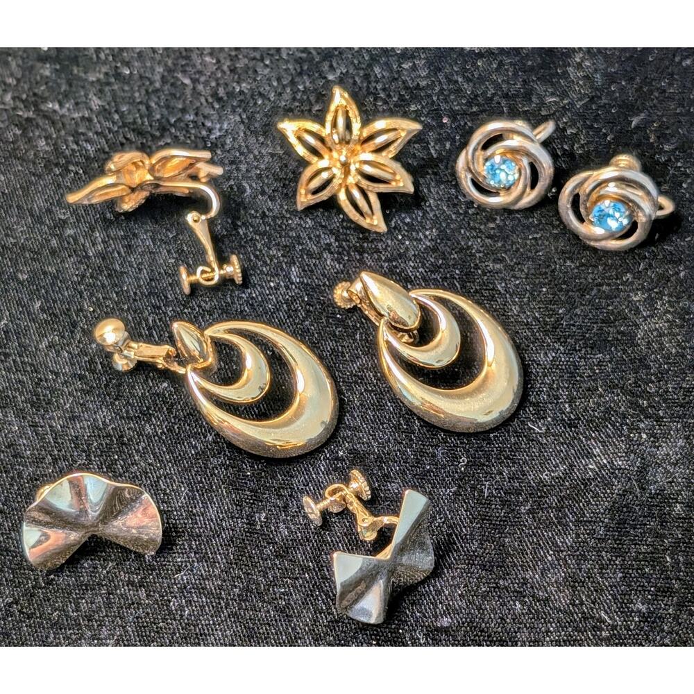 Four Pair Vintage Screw On Gold Tone Earrings One Pair Napier